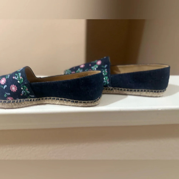 Women’s TALBOTS Izzy Embroidered Denim Flower Espadrilles. Size 8.5. - Picture 6 of 10